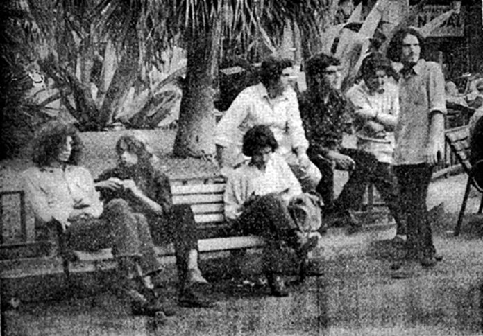 Fotografia de El Noticiero Universal 1971- Los hippys se han iadueñadp de la Plaza Real, Barcelona